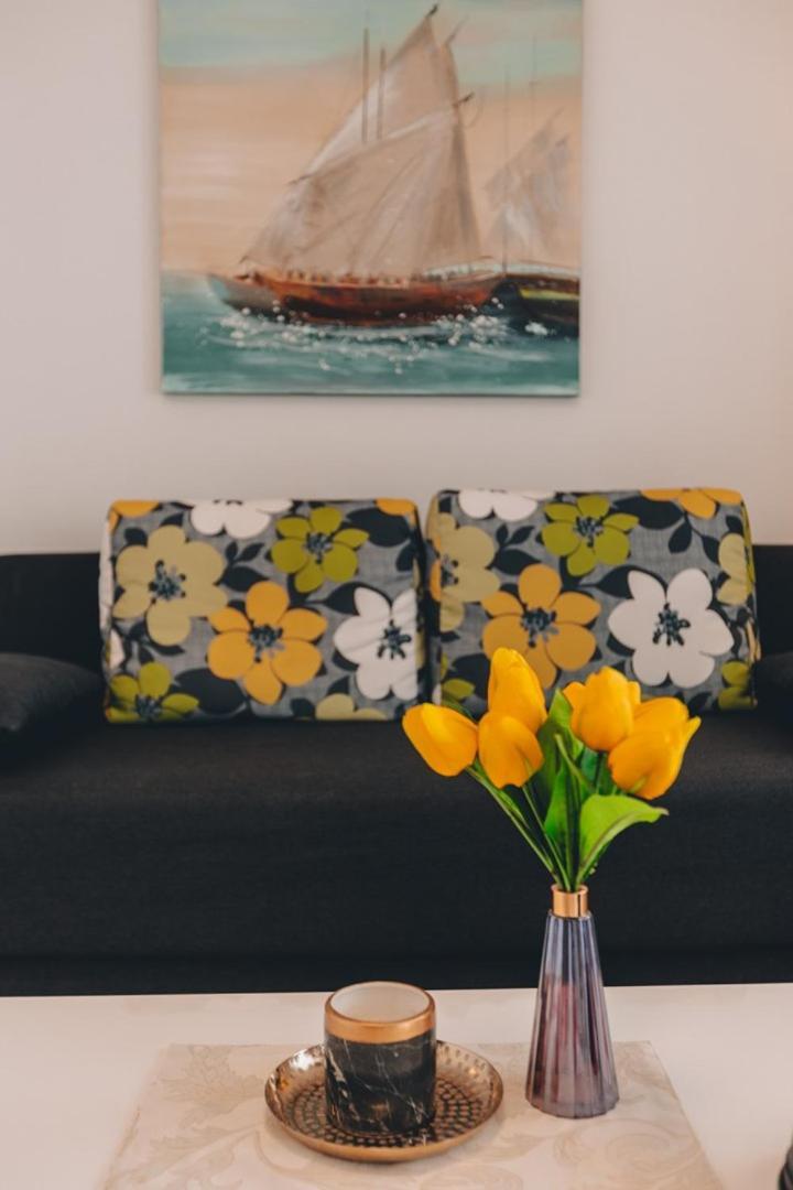 Apartments Tea Малинска Екстериор снимка