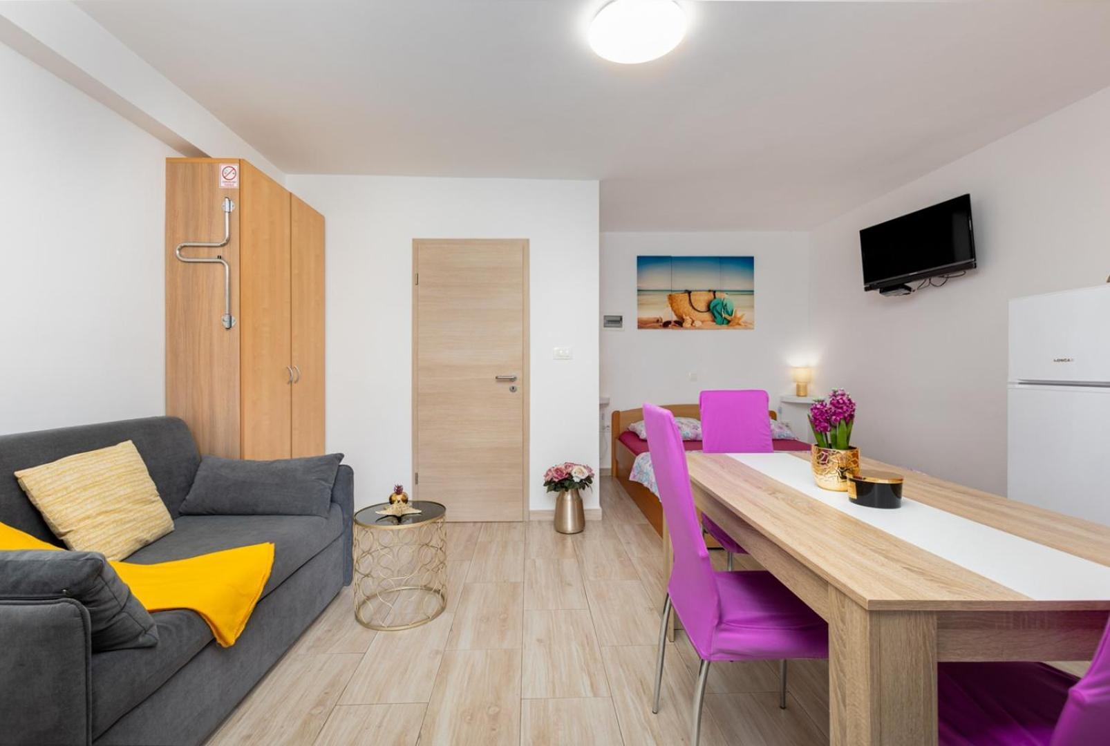 Apartments Tea Малинска Екстериор снимка