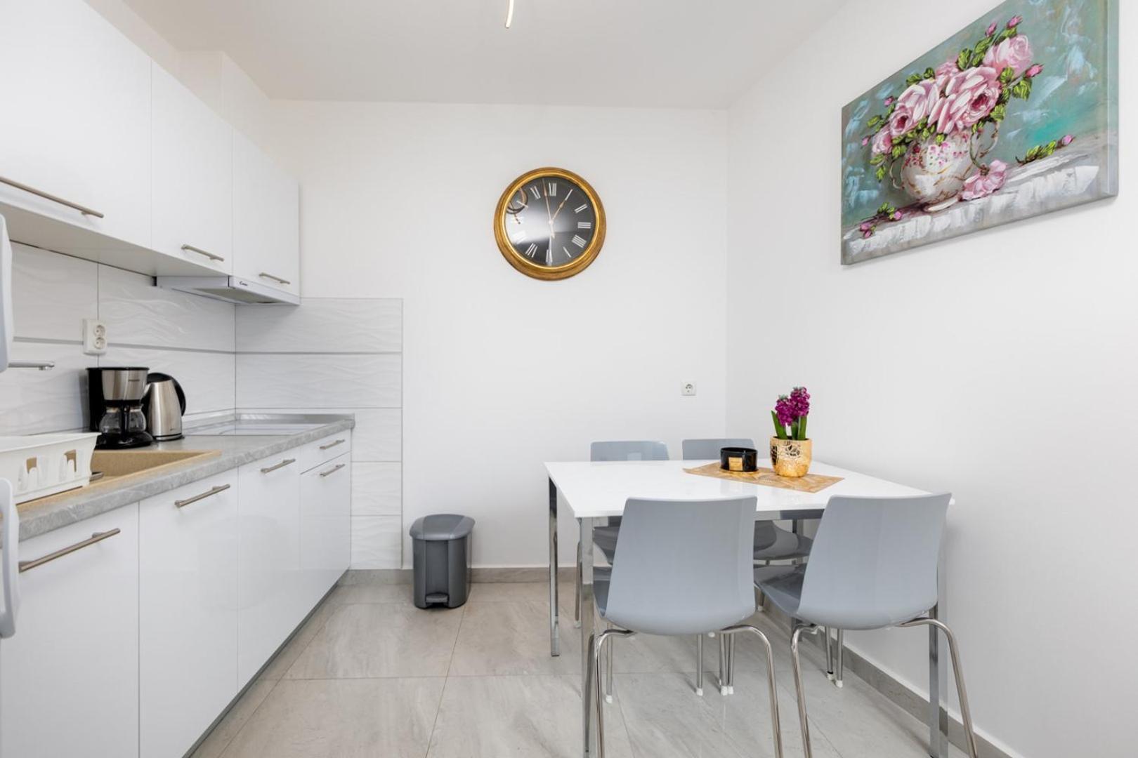 Apartments Tea Малинска Екстериор снимка