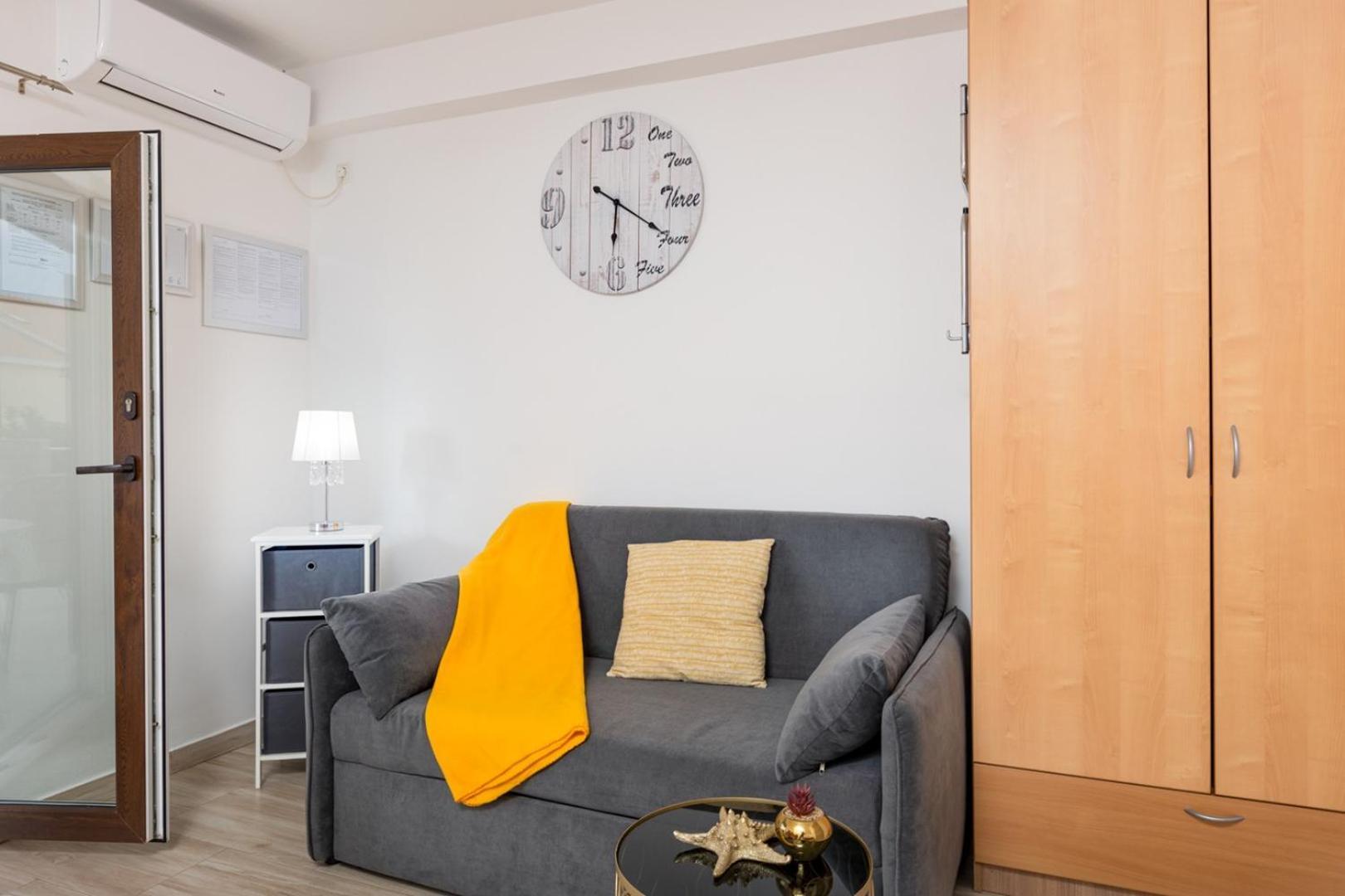 Apartments Tea Малинска Екстериор снимка