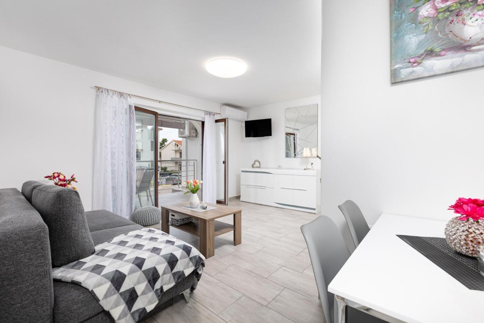 Apartments Tea Малинска Екстериор снимка