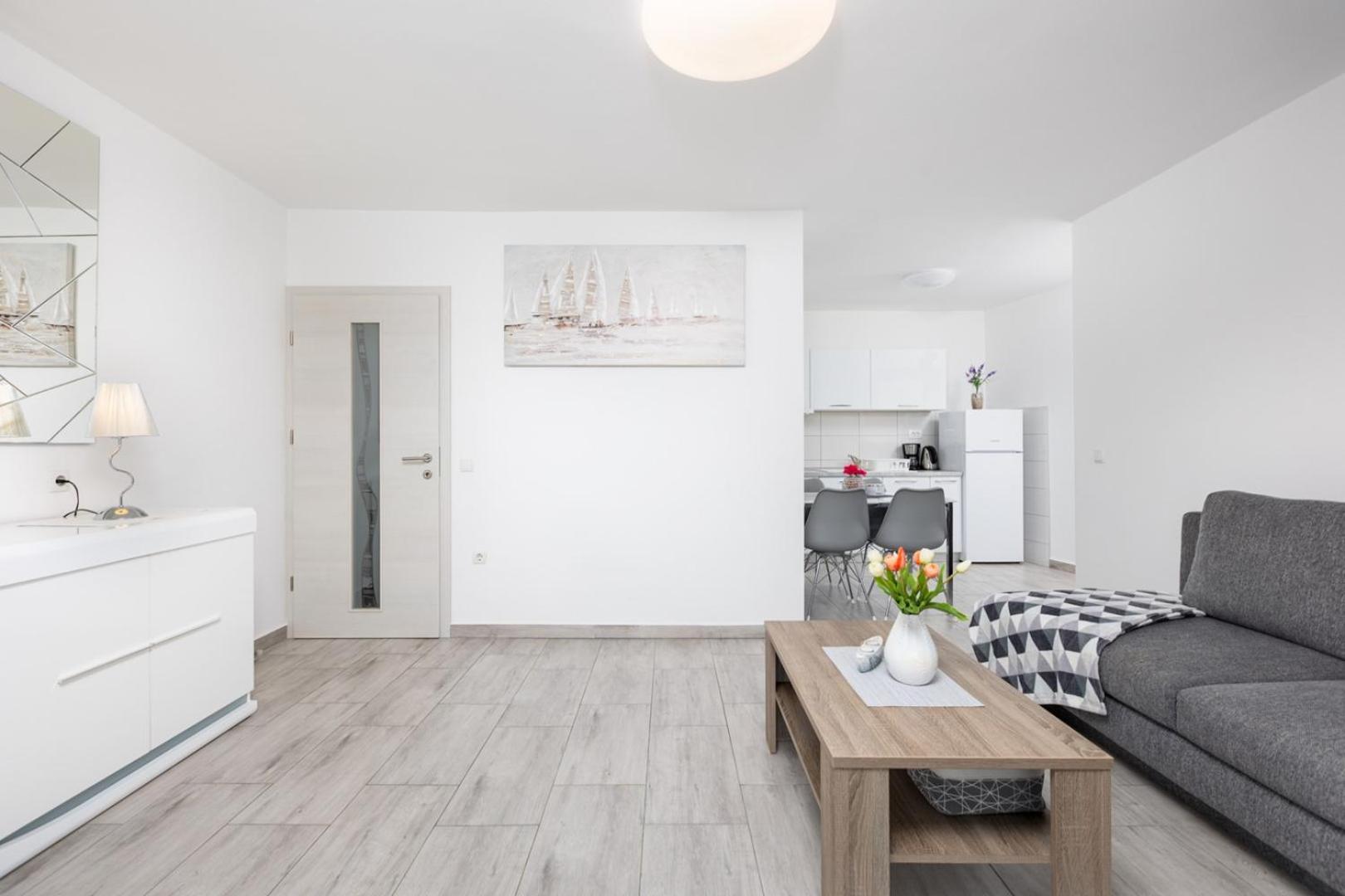Apartments Tea Малинска Екстериор снимка