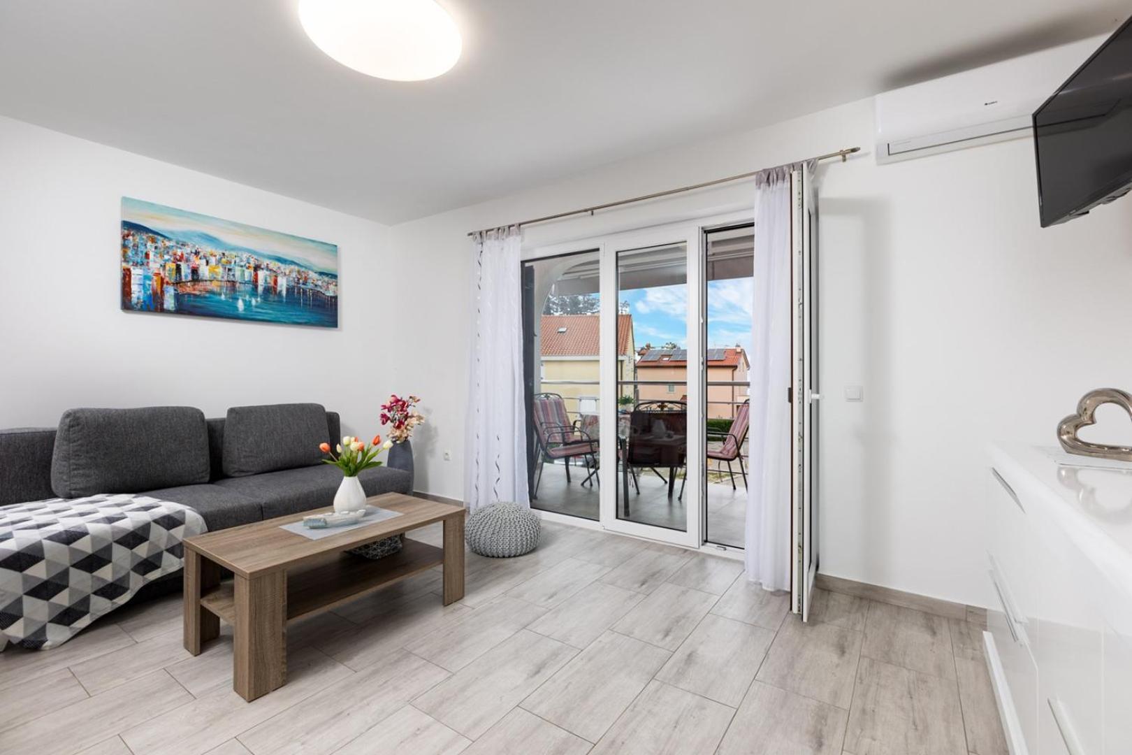 Apartments Tea Малинска Екстериор снимка