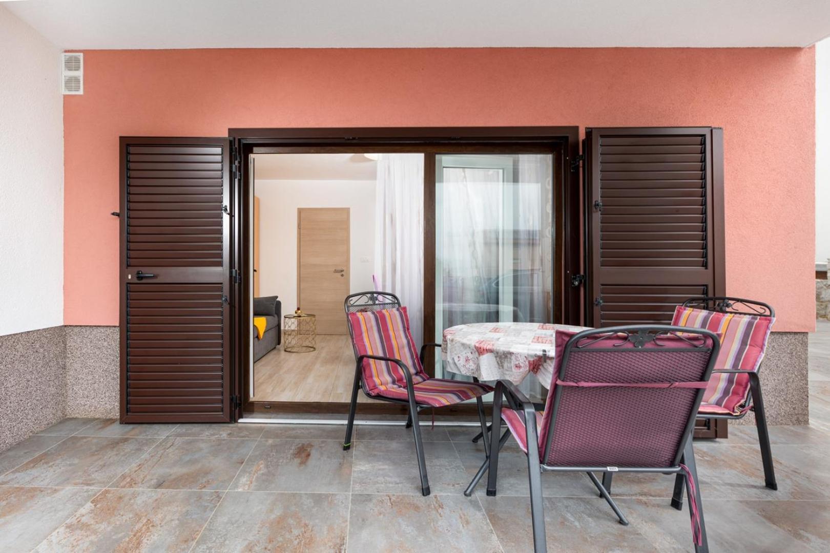Apartments Tea Малинска Екстериор снимка