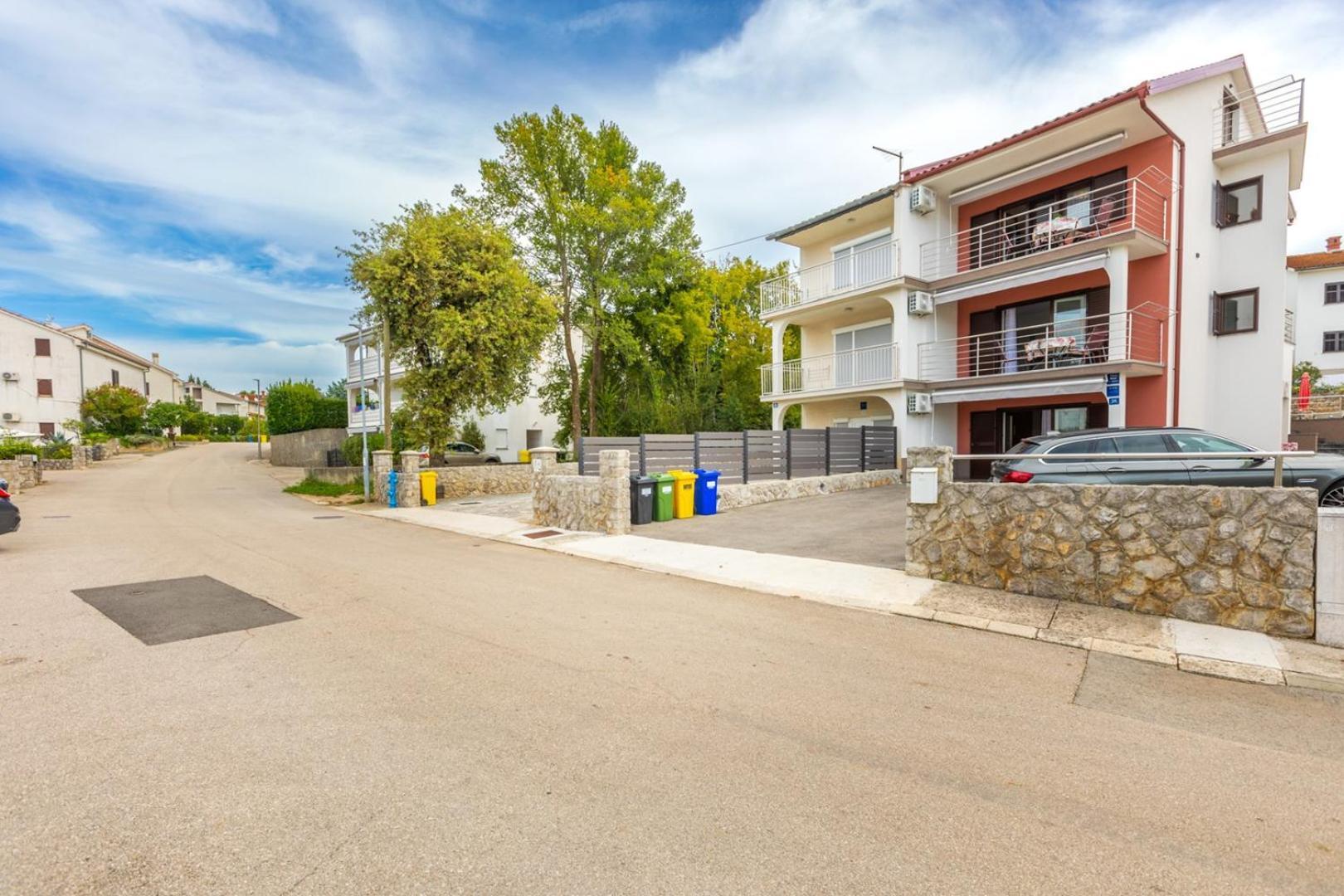 Apartments Tea Малинска Екстериор снимка